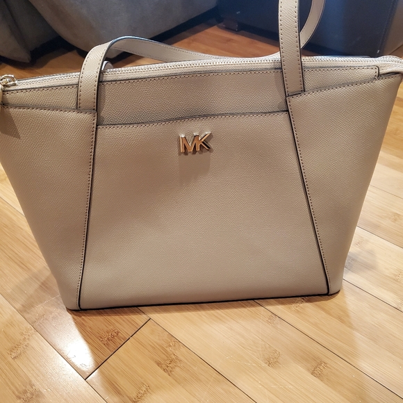 Michael kors shoulder purse - Picture 6 of 6